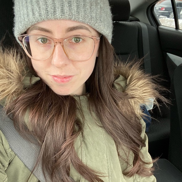 Meet your Posher, Hannah - Picture 1 of 1